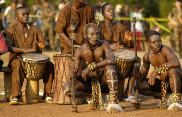 Photo_Ch.Seychelles-Bleher homme tigre, danseurs, africain, tradition africaine