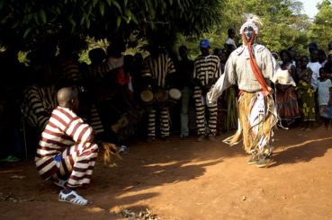 Photo_Ch.Seychelles-Bleher masque africain, danseurs,Photo_Ch.Seychelles-Bleher